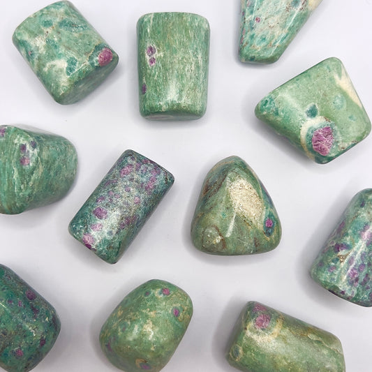 Rubí con Zoisita rodado - White Shine