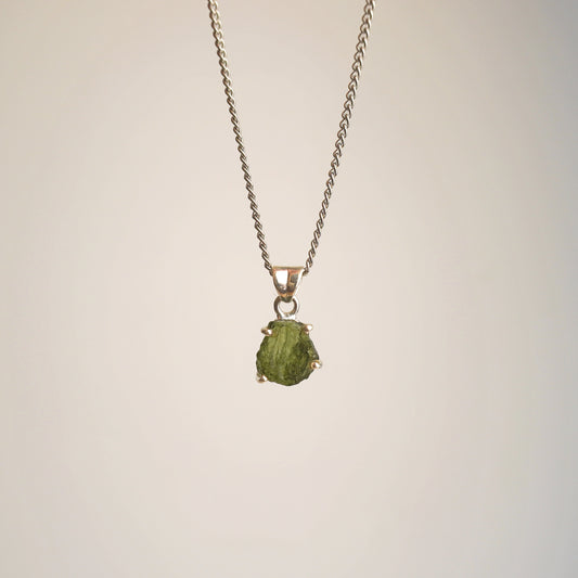 Collar Moldavita en garra