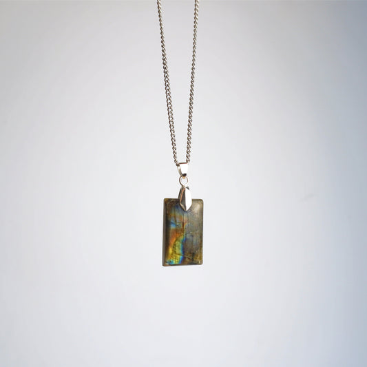 Collar cabujón de Labradorita