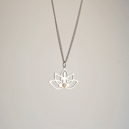 Collar flor de loto con Cuarzo Rosa