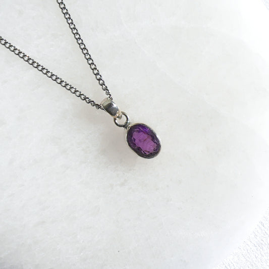 Collar cabujón de Amatista tallada