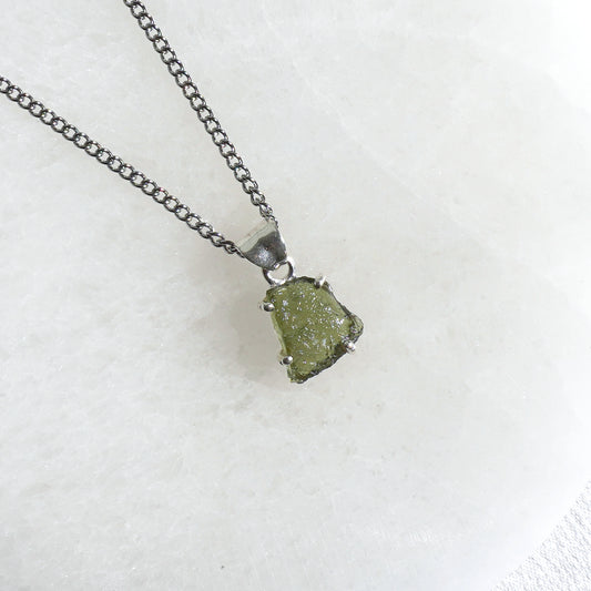 Collar Moldavita en garra