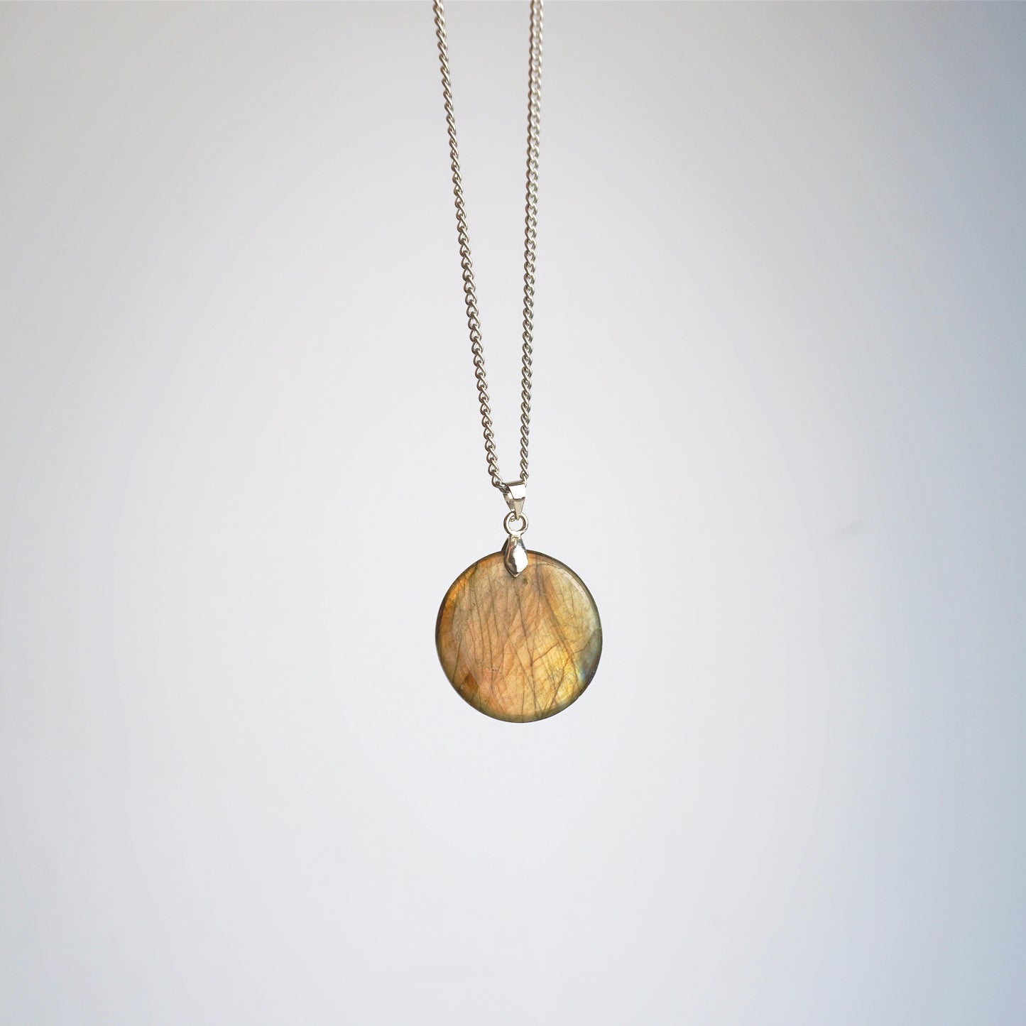 Collar cabujón de Labradorita