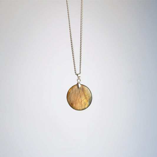 Collar cabujón de Labradorita