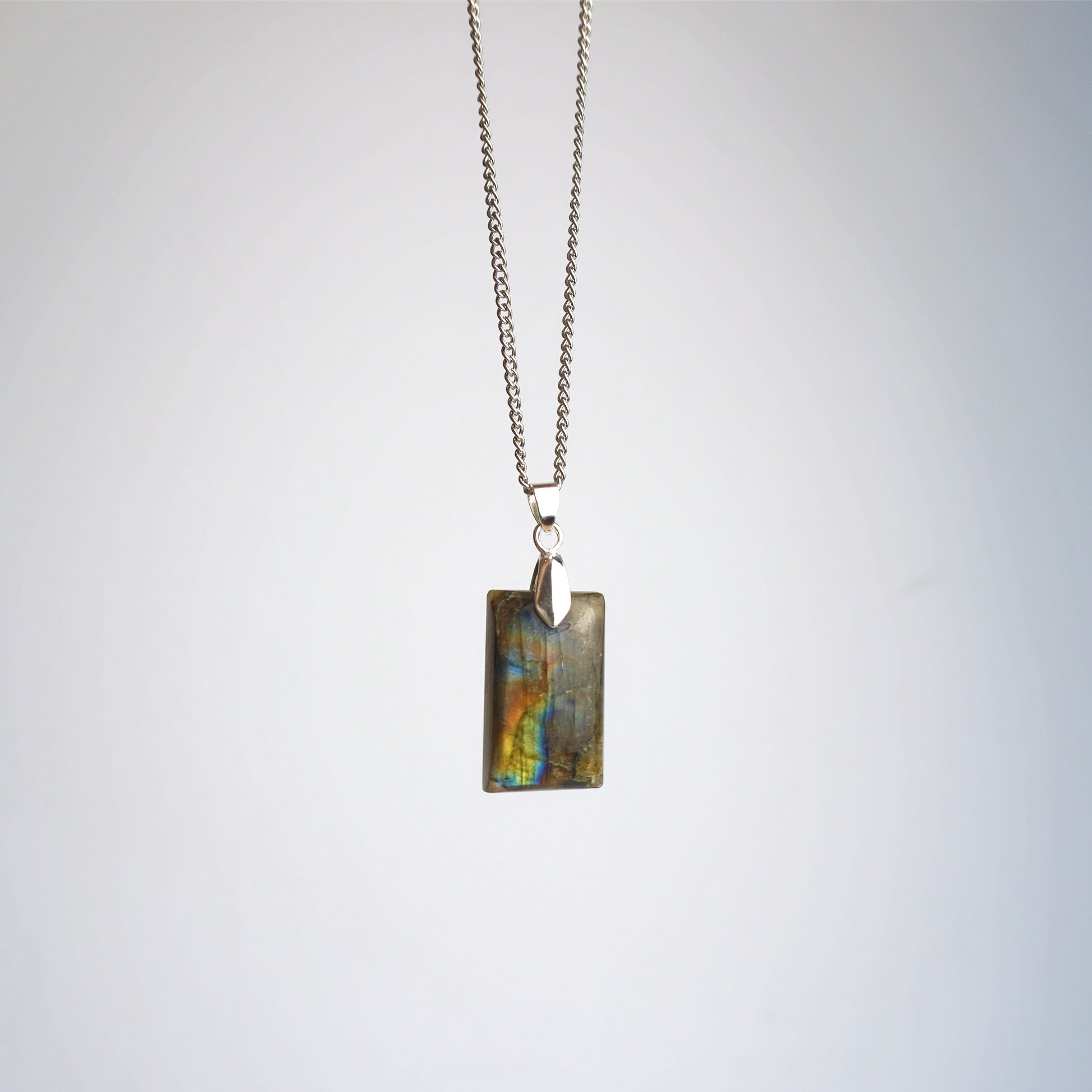 Collar cabujón de Labradorita