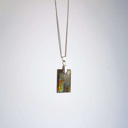 Collar cabujón de Labradorita