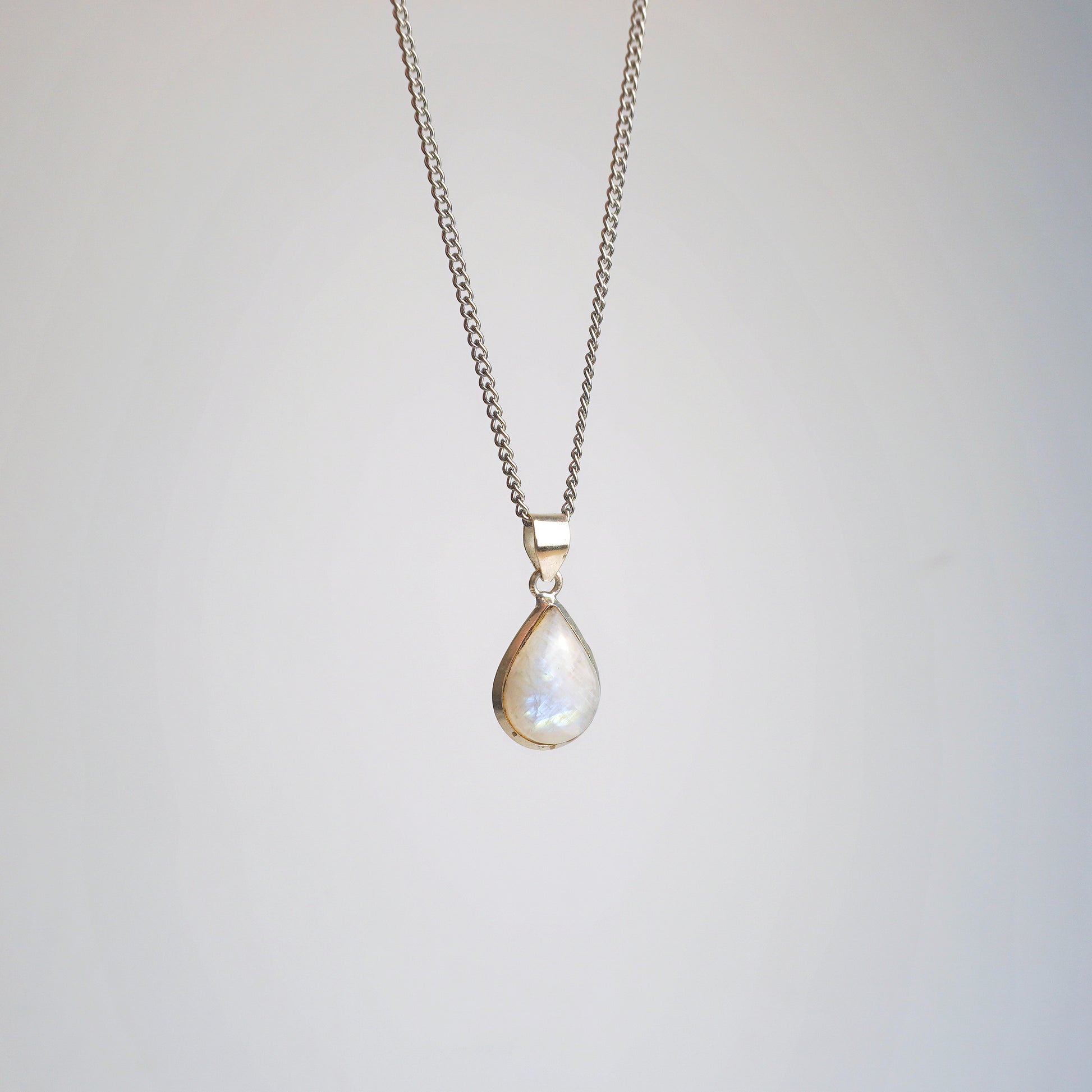 Collar cabujón de Piedra Luna