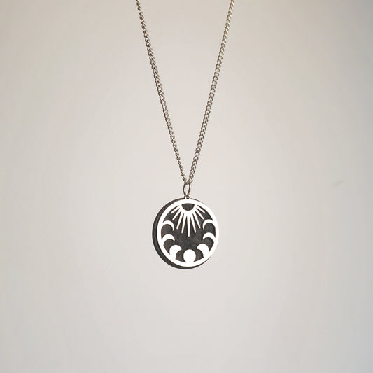 Collar fases lunares con Shungita