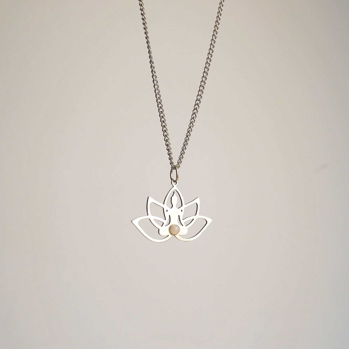 Collar flor de loto con Cuarzo Rosa