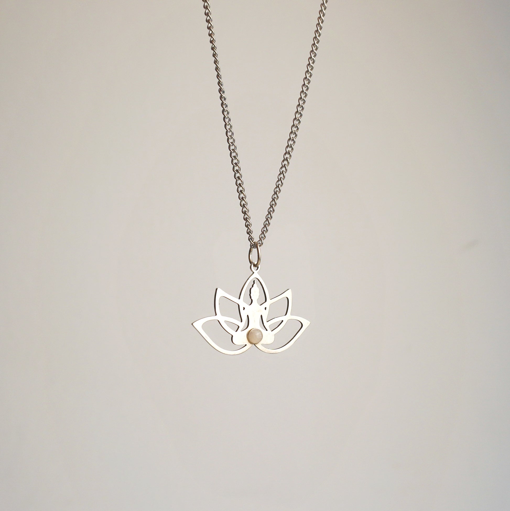 Collar flor de loto con Cuarzo Rosa