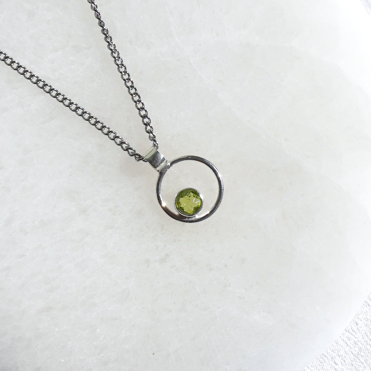 Collar Olivino en aro | Positividad y destino