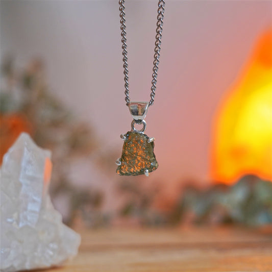 Collar Moldavita en garra | Cambio profundo y evolución espiritual