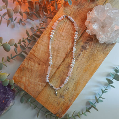 Collar Freya con Cuarzo Rosa - Amor propio y energía suave